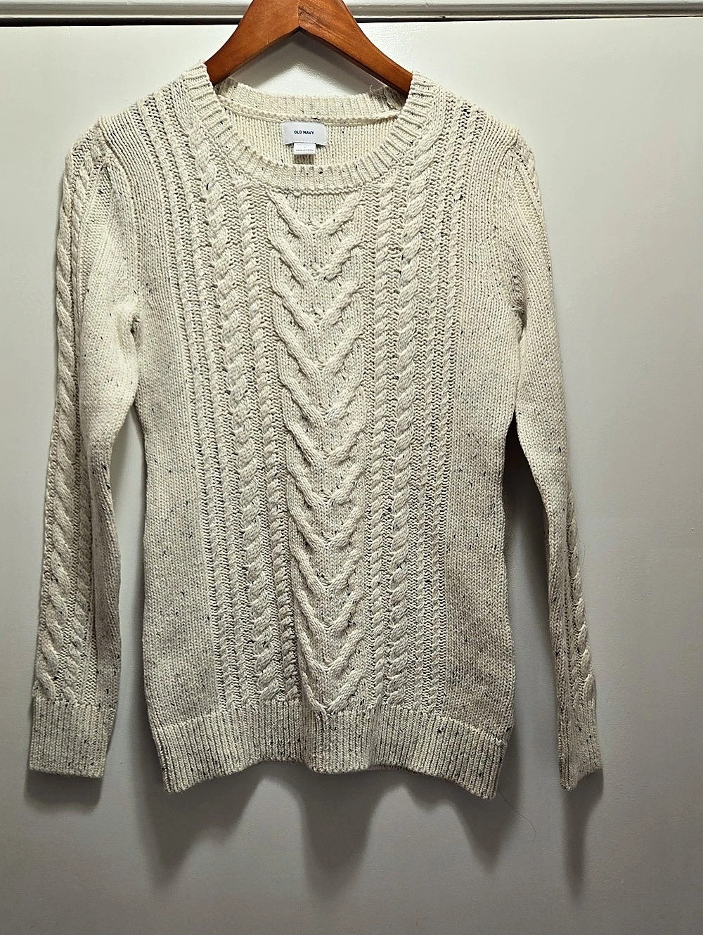 Old Navy Cable Knit Crewneck Sweater in Cream